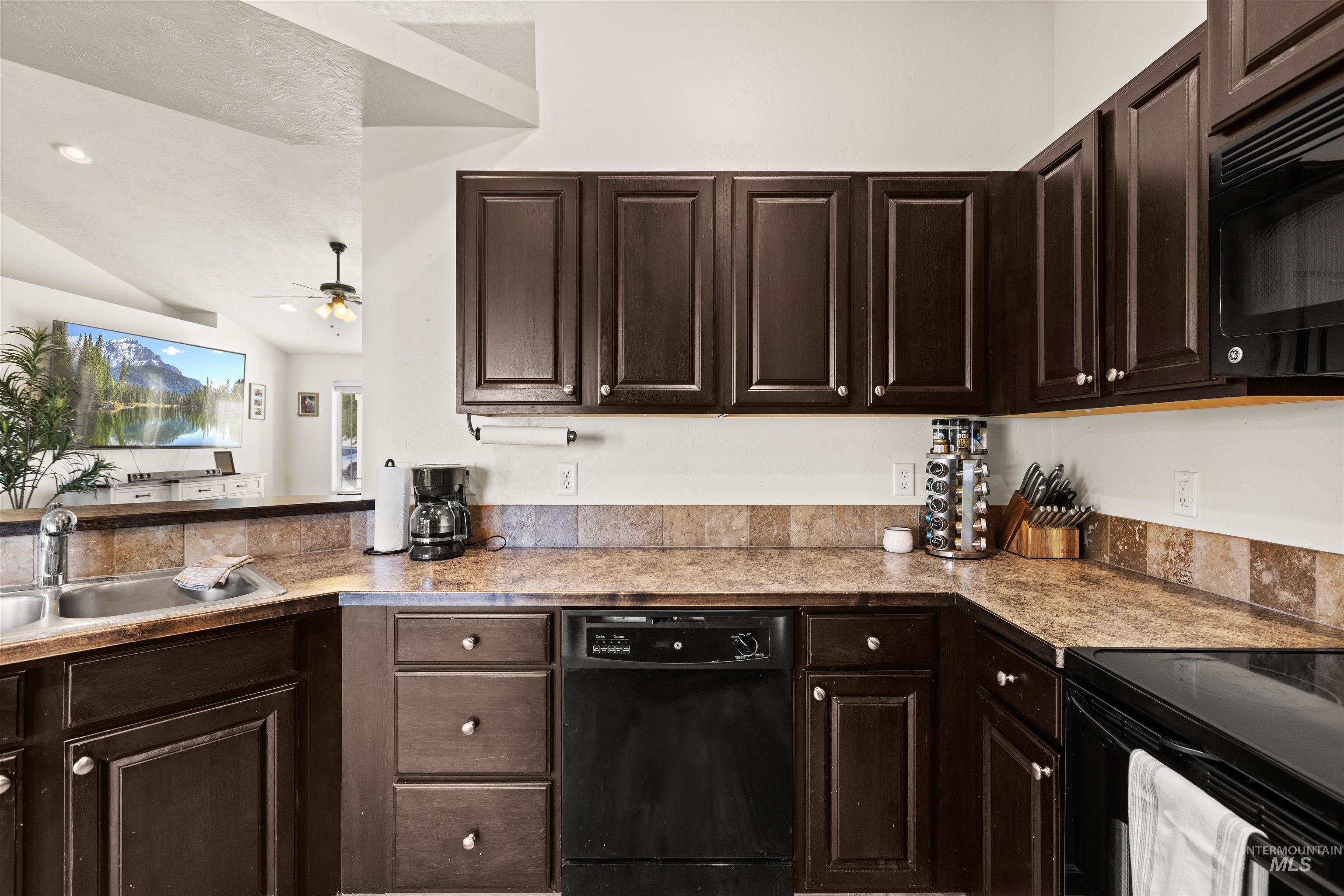 11576 Cabin Creek St, Caldwell, Idaho 83605, 3 Bedrooms, 2 Bathrooms, Residential For Sale, Price $390,000, 99001158