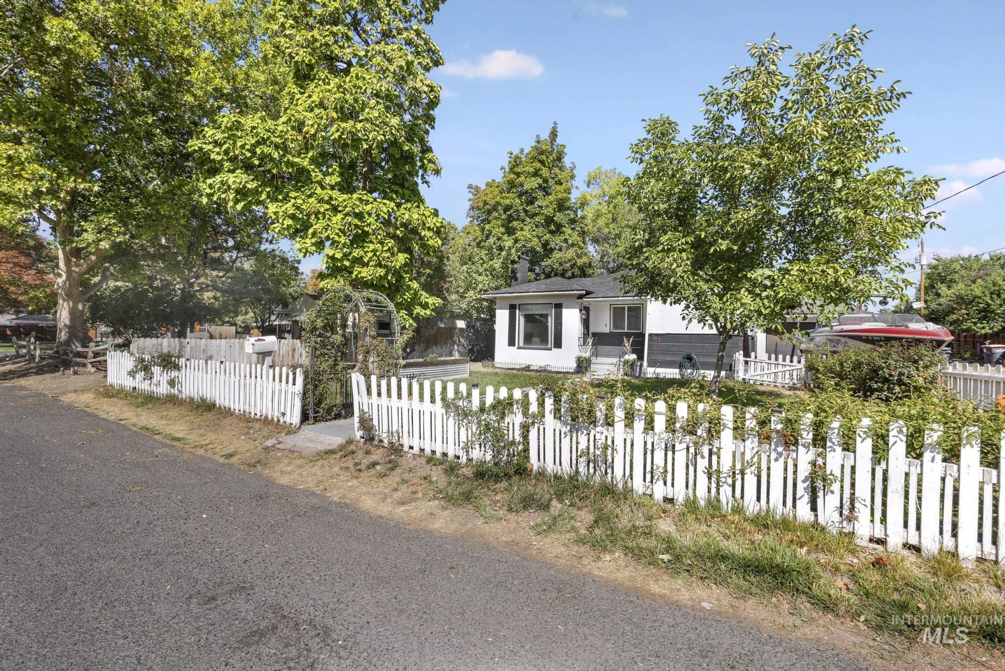 767 Shoup Avenue, Twin Falls, Idaho 83301, 3 Bedrooms, 1 Bathroom, Residential For Sale, Price $315,000, 99001162