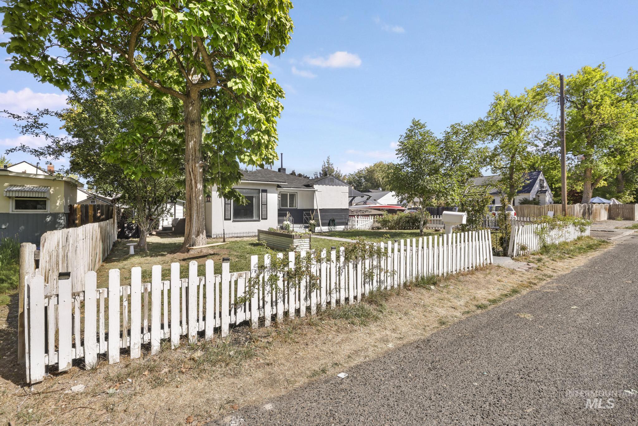 767 Shoup Avenue, Twin Falls, Idaho 83301, 3 Bedrooms, 1 Bathroom, Residential For Sale, Price $315,000, 99001162