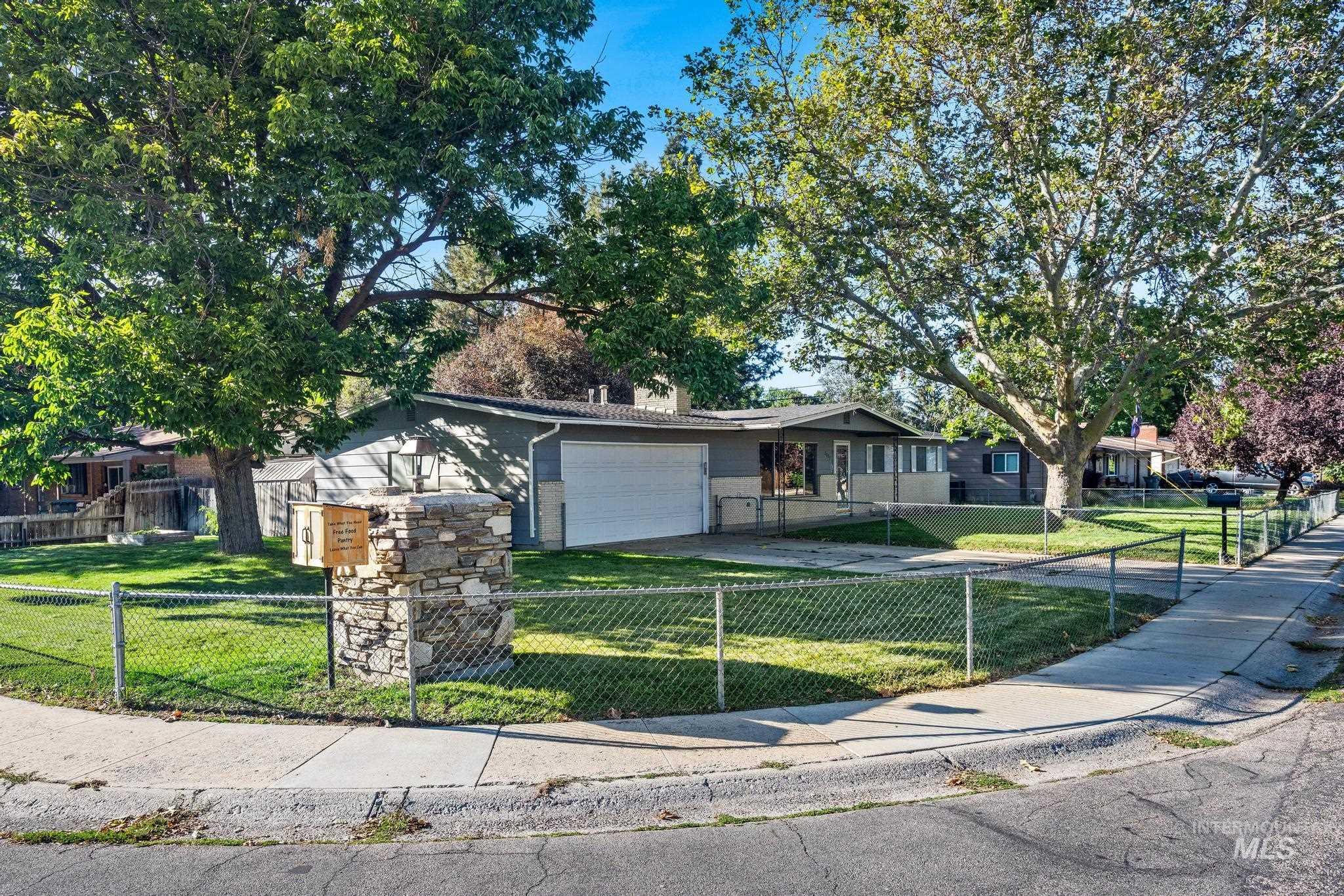 2037 S Curtis Rd, Boise, Idaho 83705, 3 Bedrooms, 2 Bathrooms, Residential For Sale, Price $415,000, 99001166