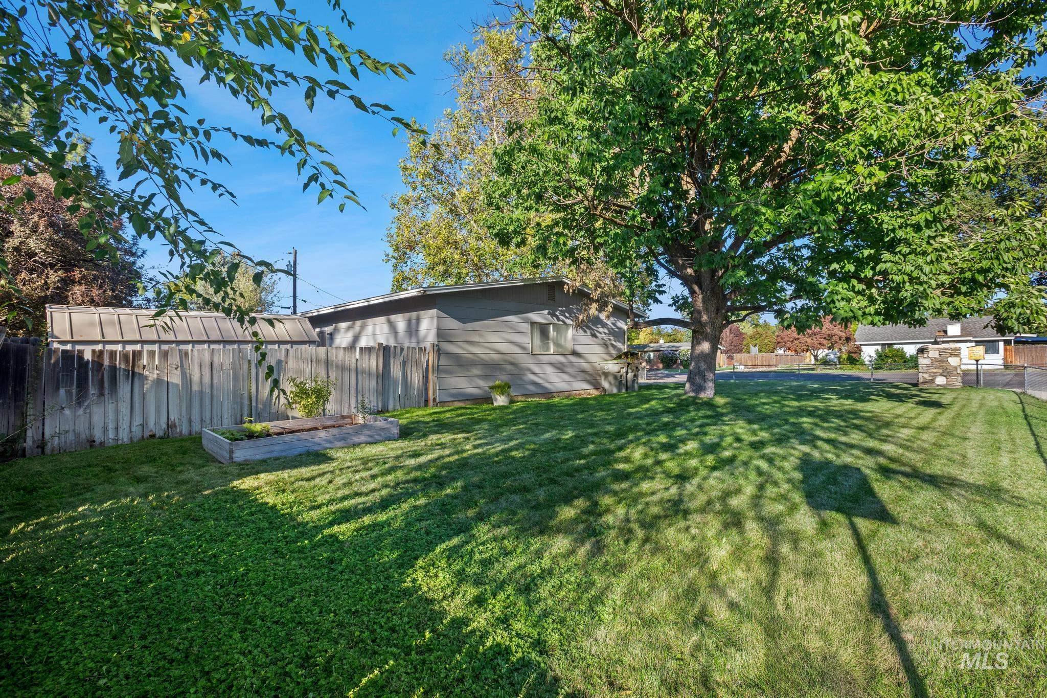 2037 S Curtis Rd, Boise, Idaho 83705, 3 Bedrooms, 2 Bathrooms, Residential For Sale, Price $415,000, 99001166