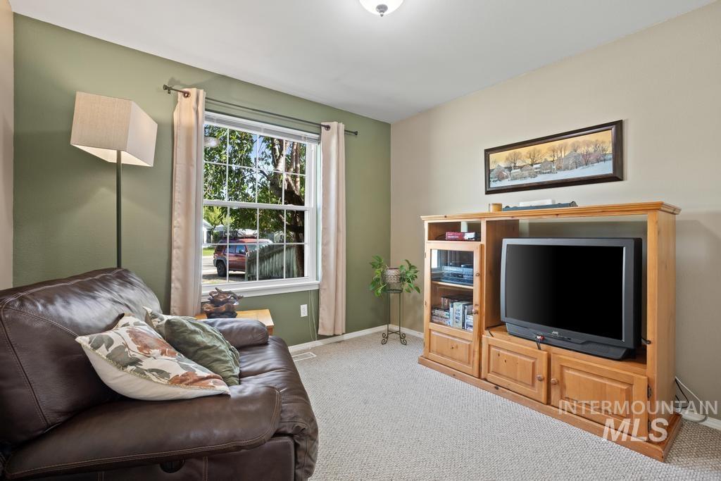 601 W Tern Dr., Kuna, Idaho 83634, 3 Bedrooms, 2 Bathrooms, Residential For Sale, Price $395,000, 99001169