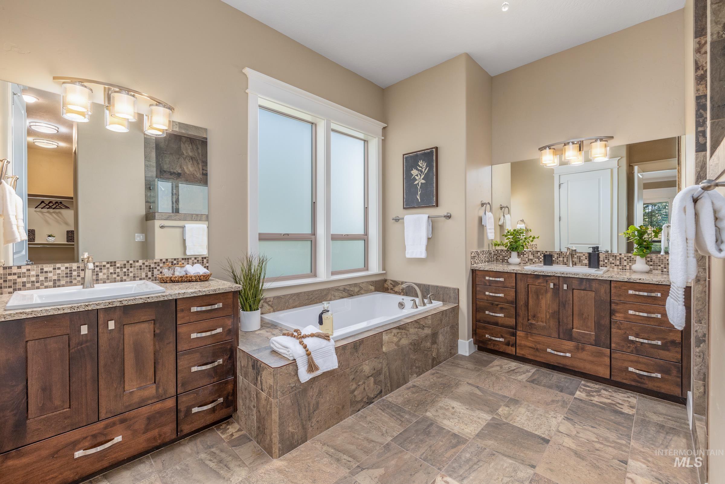 12259 W Seven Lakes Ln, Star, Idaho 83616, 3 Bedrooms, 2.5 Bathrooms, Residential For Sale, Price $850,000, 99001171