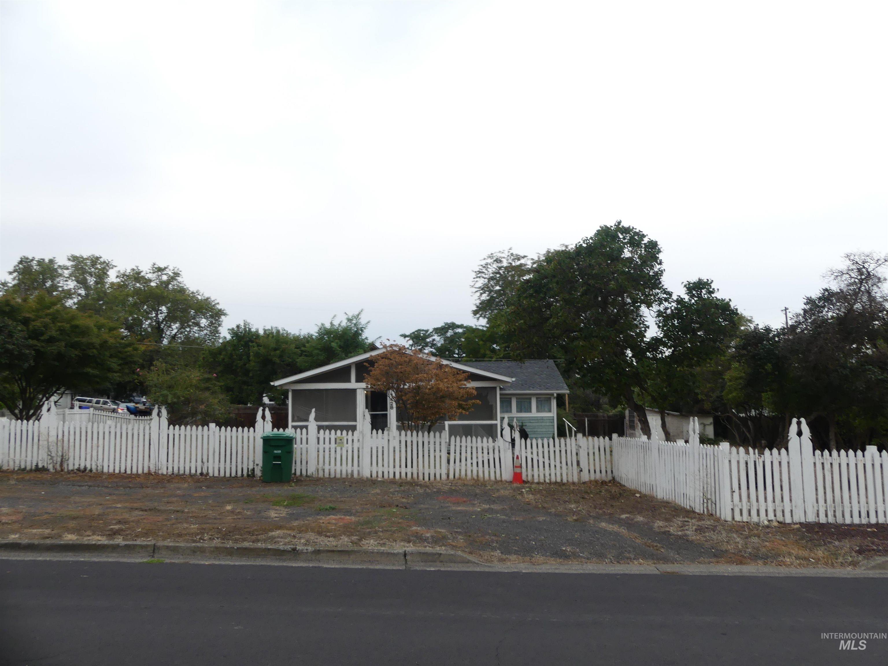 1428 18th St, Lewiston, Idaho 83501, 3 Bedrooms, 1 Bathroom, Residential For Sale, Price $199,000, 99001173