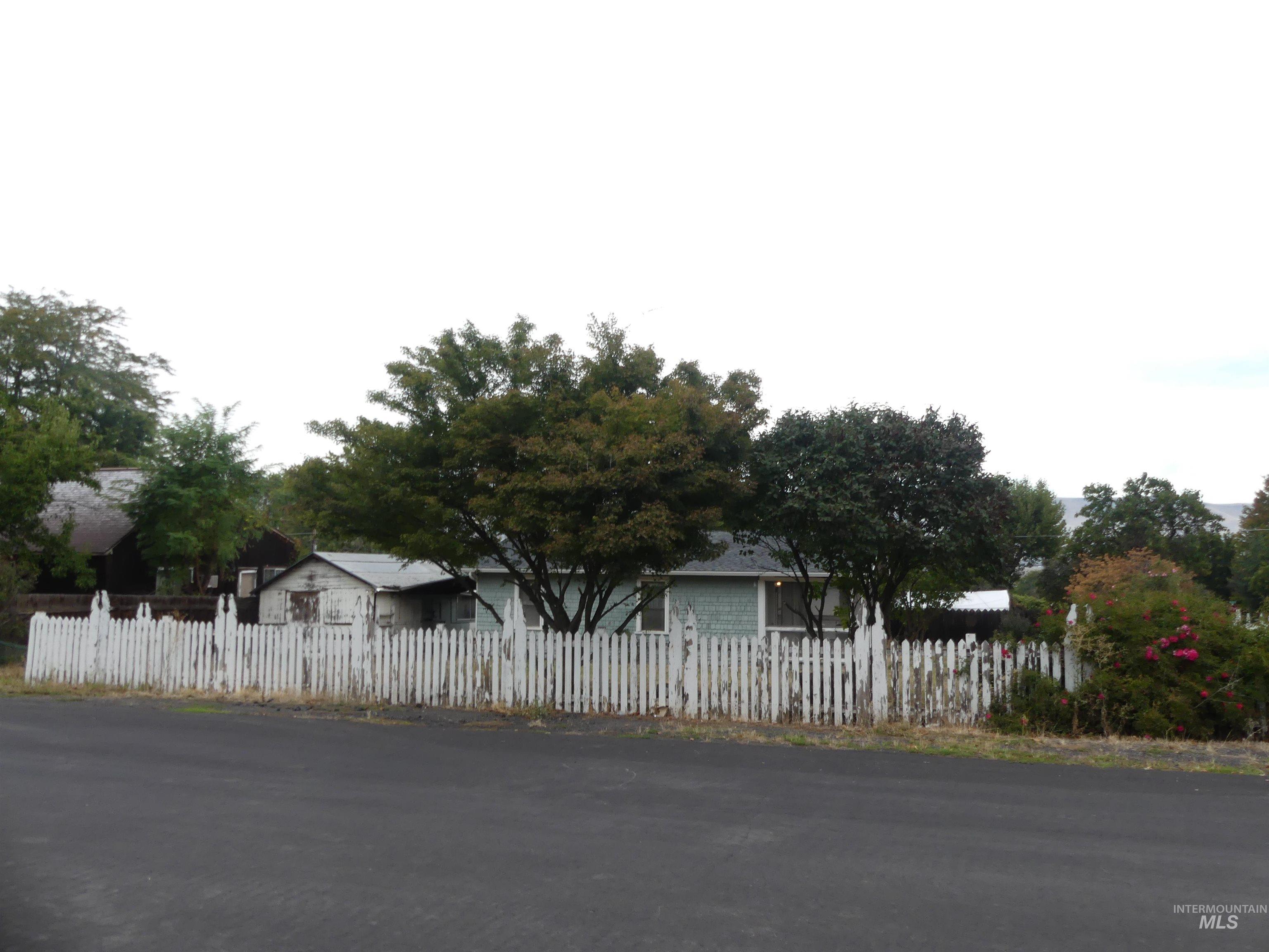 1428 18th St, Lewiston, Idaho 83501, 3 Bedrooms, 1 Bathroom, Residential For Sale, Price $199,000, 99001173