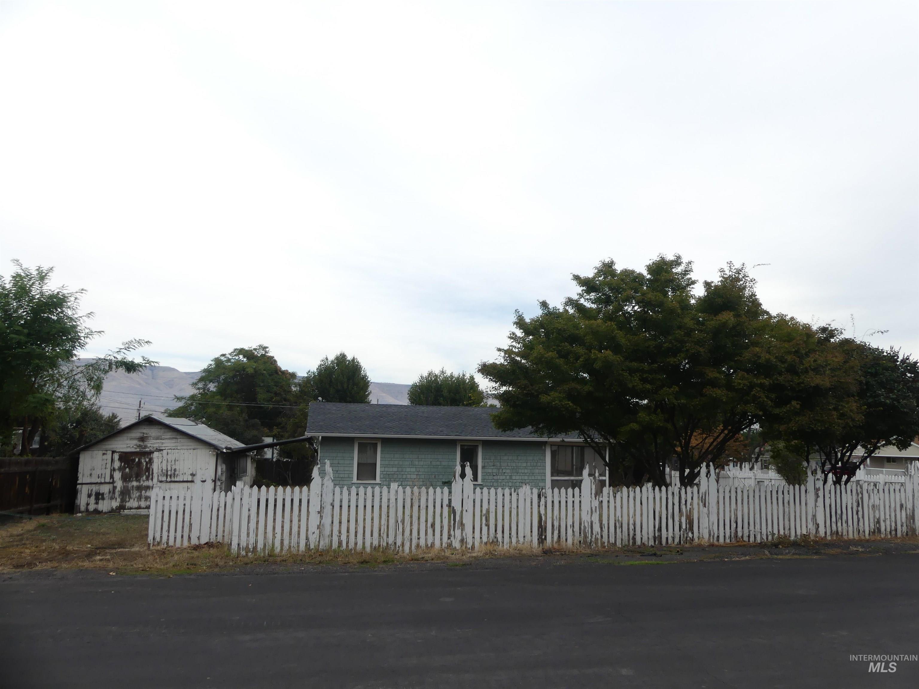 1428 18th St, Lewiston, Idaho 83501, 3 Bedrooms, 1 Bathroom, Residential For Sale, Price $199,000, 99001173