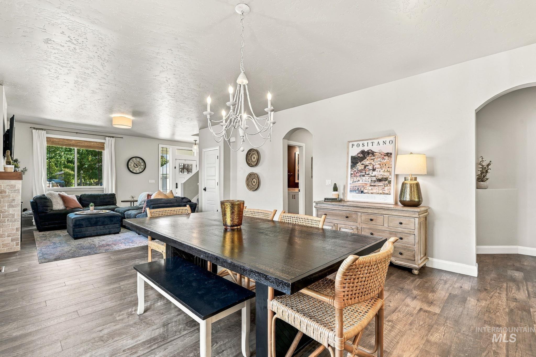 365 N Tullshire, Eagle, Idaho 83616, 4 Bedrooms, 3.5 Bathrooms, Residential For Sale, Price $739,900, 99001174