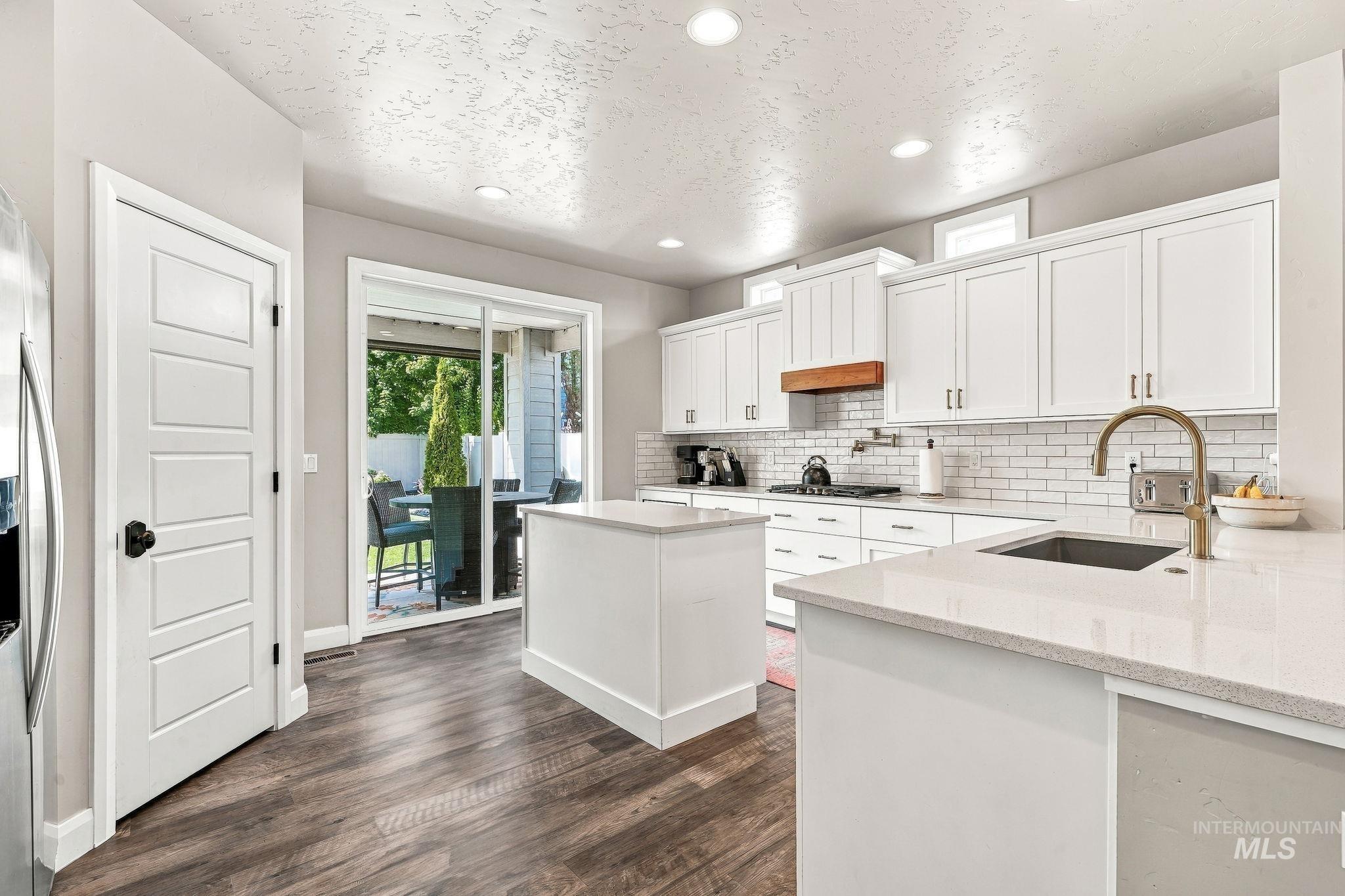 365 N Tullshire, Eagle, Idaho 83616, 4 Bedrooms, 3.5 Bathrooms, Residential For Sale, Price $739,900, 99001174