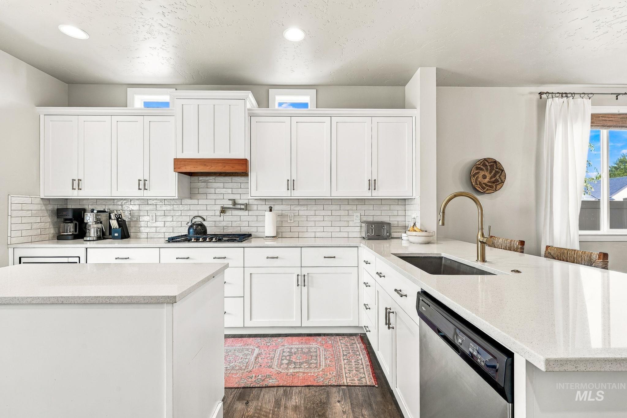 365 N Tullshire, Eagle, Idaho 83616, 4 Bedrooms, 3.5 Bathrooms, Residential For Sale, Price $739,900, 99001174