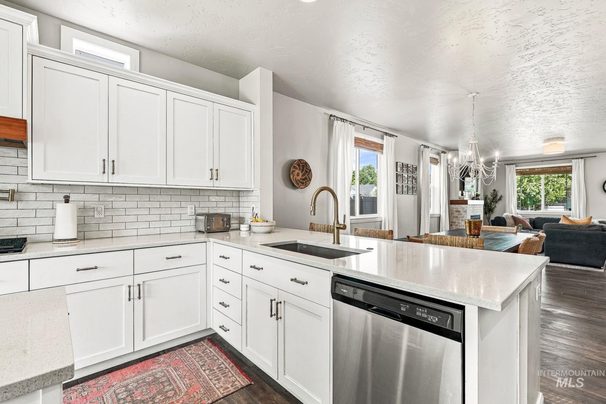 365 N Tullshire, Eagle, Idaho 83616, 4 Bedrooms, 3.5 Bathrooms, Residential For Sale, Price $739,900, 99001174