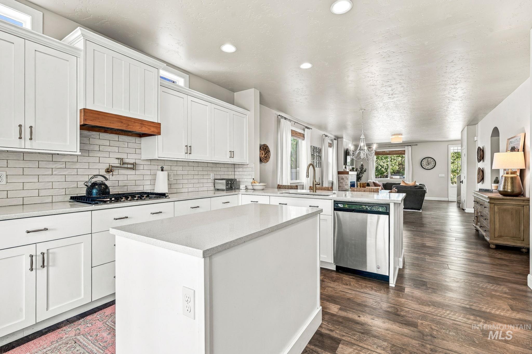 365 N Tullshire, Eagle, Idaho 83616, 4 Bedrooms, 3.5 Bathrooms, Residential For Sale, Price $739,900, 99001174