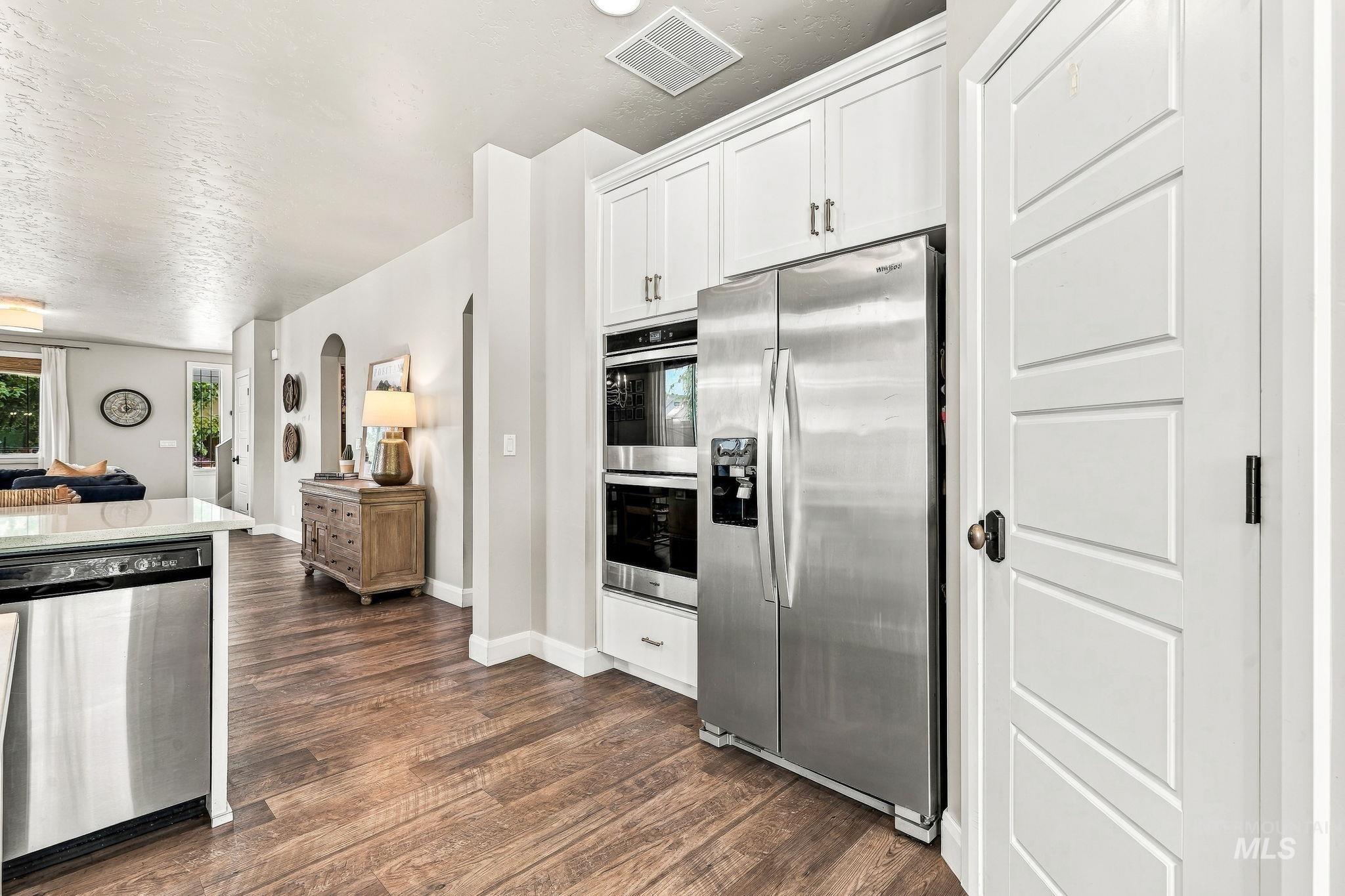 365 N Tullshire, Eagle, Idaho 83616, 4 Bedrooms, 3.5 Bathrooms, Residential For Sale, Price $739,900, 99001174