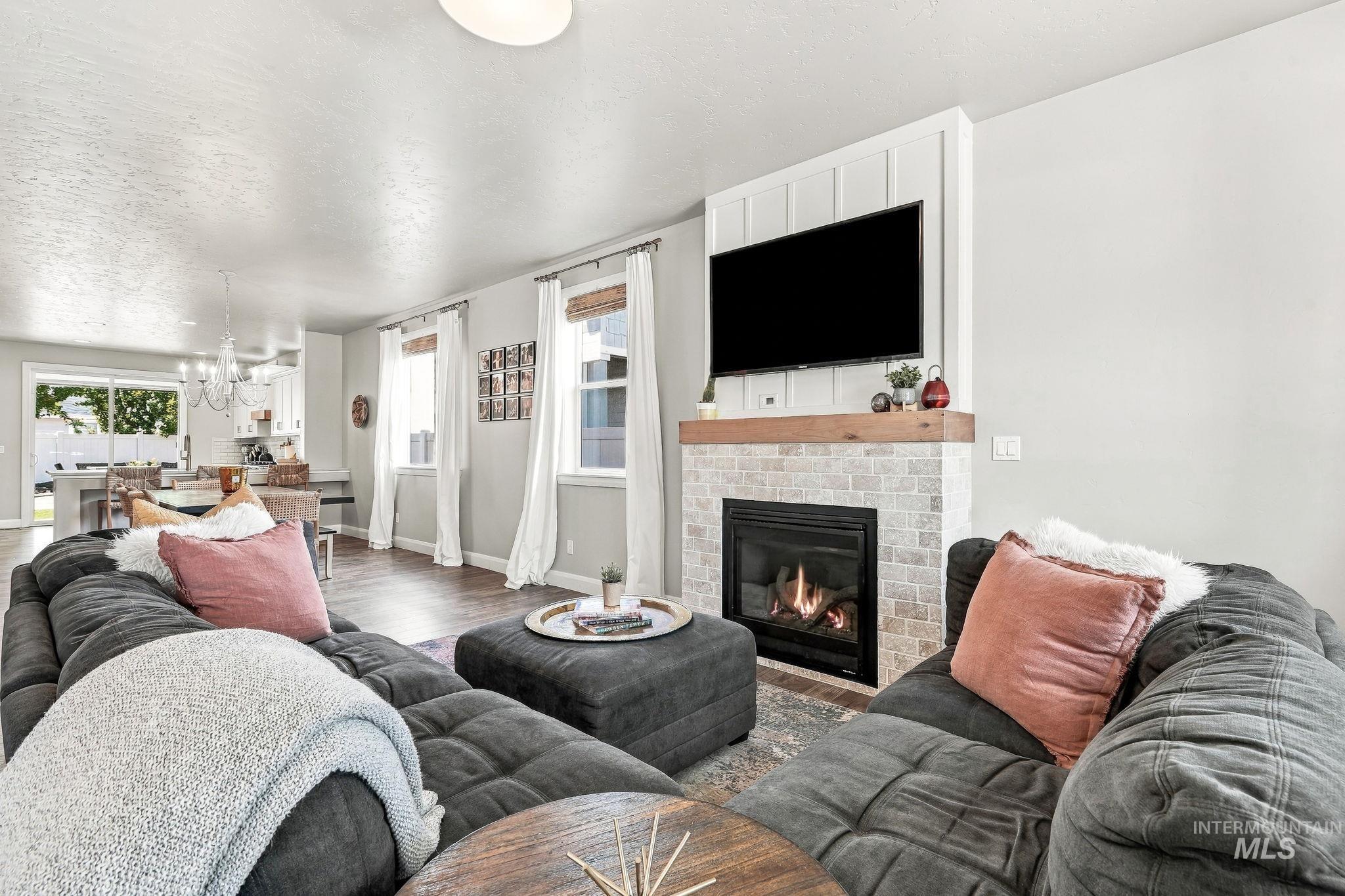 365 N Tullshire, Eagle, Idaho 83616, 4 Bedrooms, 3.5 Bathrooms, Residential For Sale, Price $739,900, 99001174