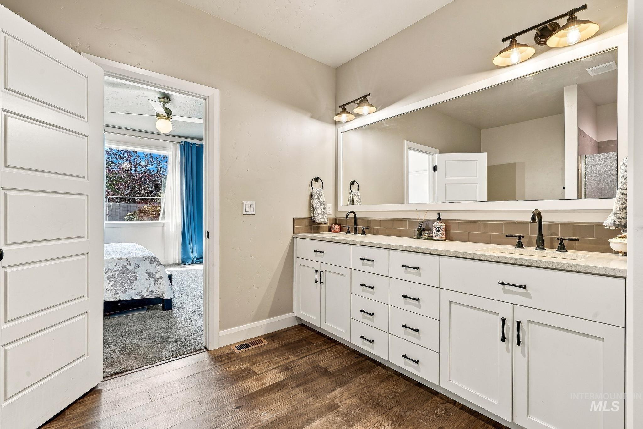 365 N Tullshire, Eagle, Idaho 83616, 4 Bedrooms, 3.5 Bathrooms, Residential For Sale, Price $739,900, 99001174