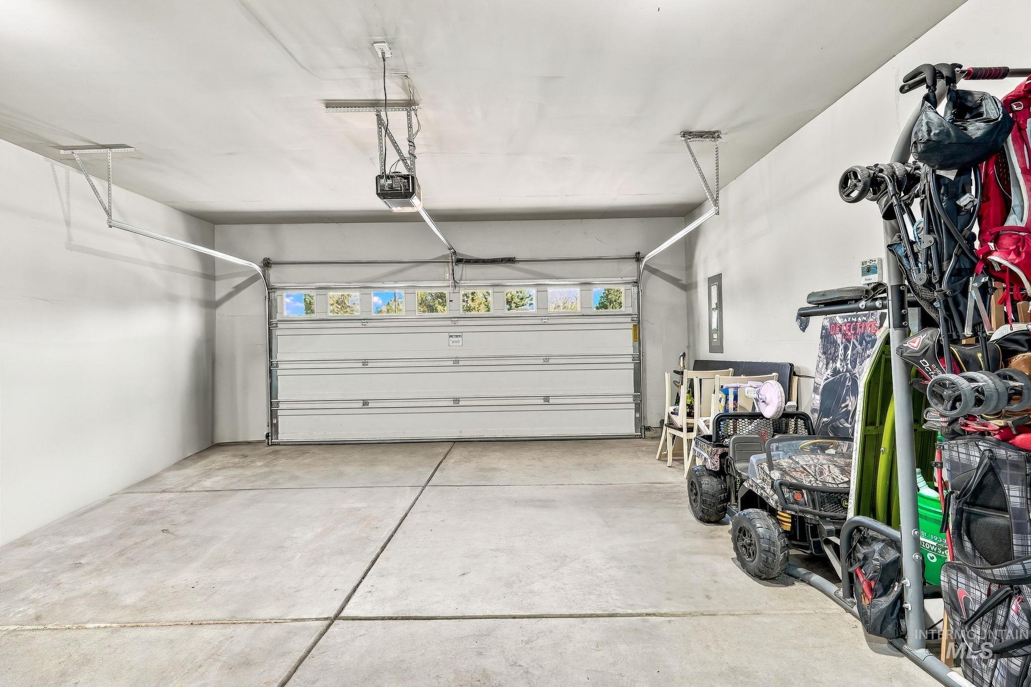 365 N Tullshire, Eagle, Idaho 83616, 4 Bedrooms, 3.5 Bathrooms, Residential For Sale, Price $739,900, 99001174