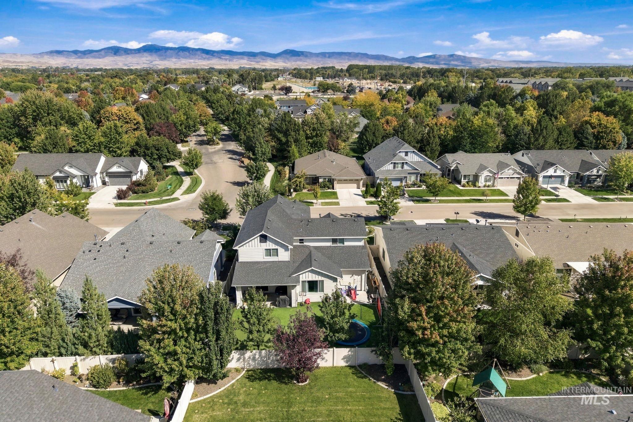 365 N Tullshire, Eagle, Idaho 83616, 4 Bedrooms, 3.5 Bathrooms, Residential For Sale, Price $739,900, 99001174
