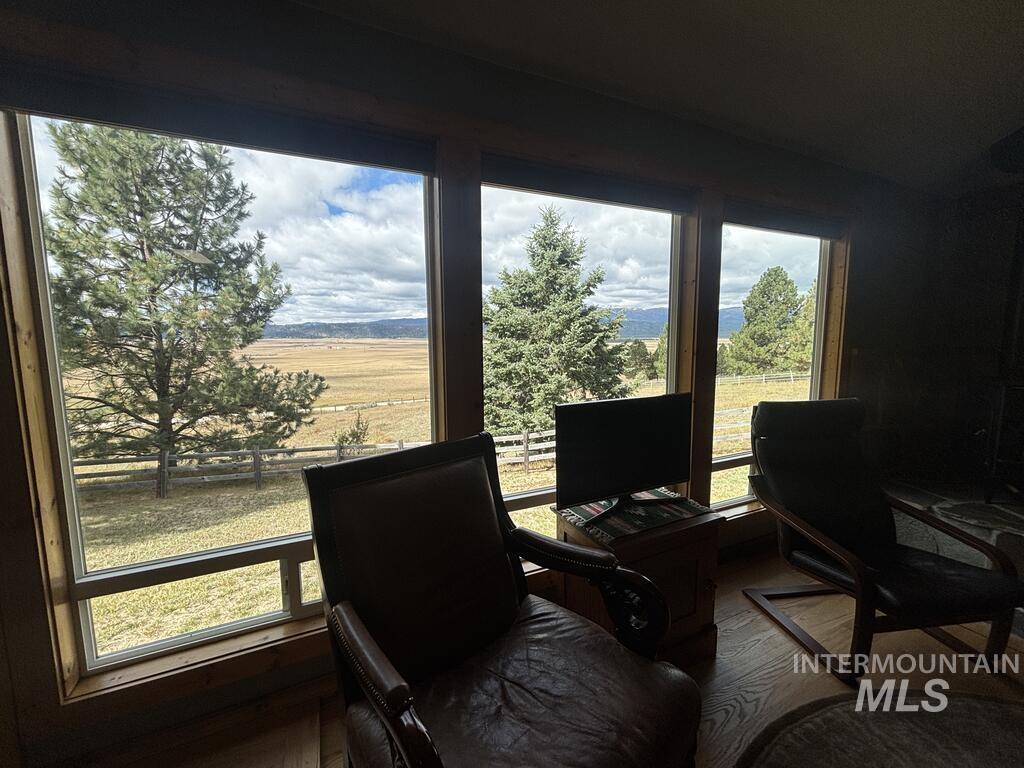 10092 Timberrim Drive, Cascade, Idaho 83611, 3 Bedrooms, 1 Bathroom, Residential For Sale, Price $549,900, 99001176