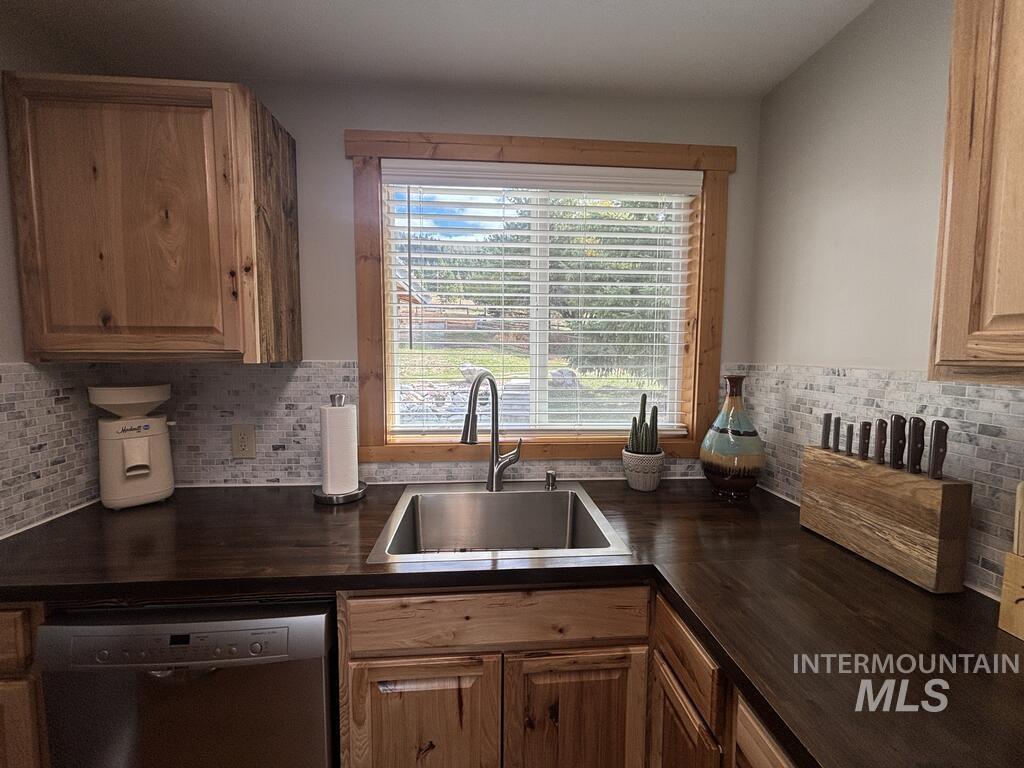 10092 Timberrim Drive, Cascade, Idaho 83611, 3 Bedrooms, 1 Bathroom, Residential For Sale, Price $549,900, 99001176