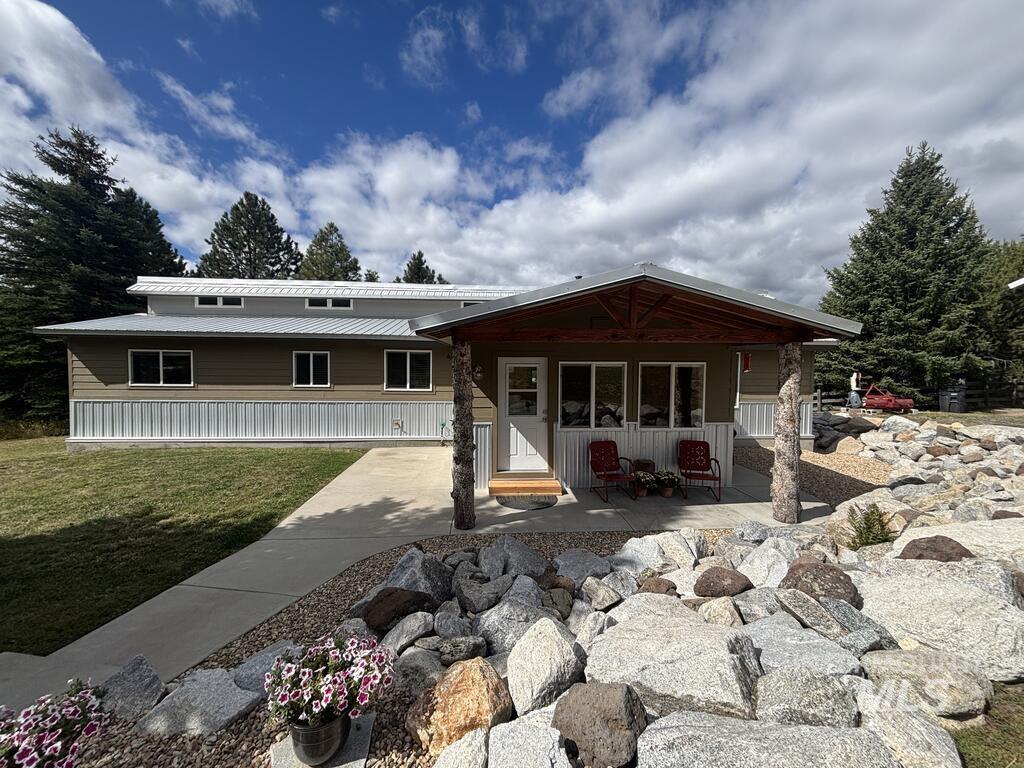 10092 Timberrim Drive, Cascade, Idaho 83611, 3 Bedrooms, 1 Bathroom, Residential For Sale, Price $549,900, 99001176
