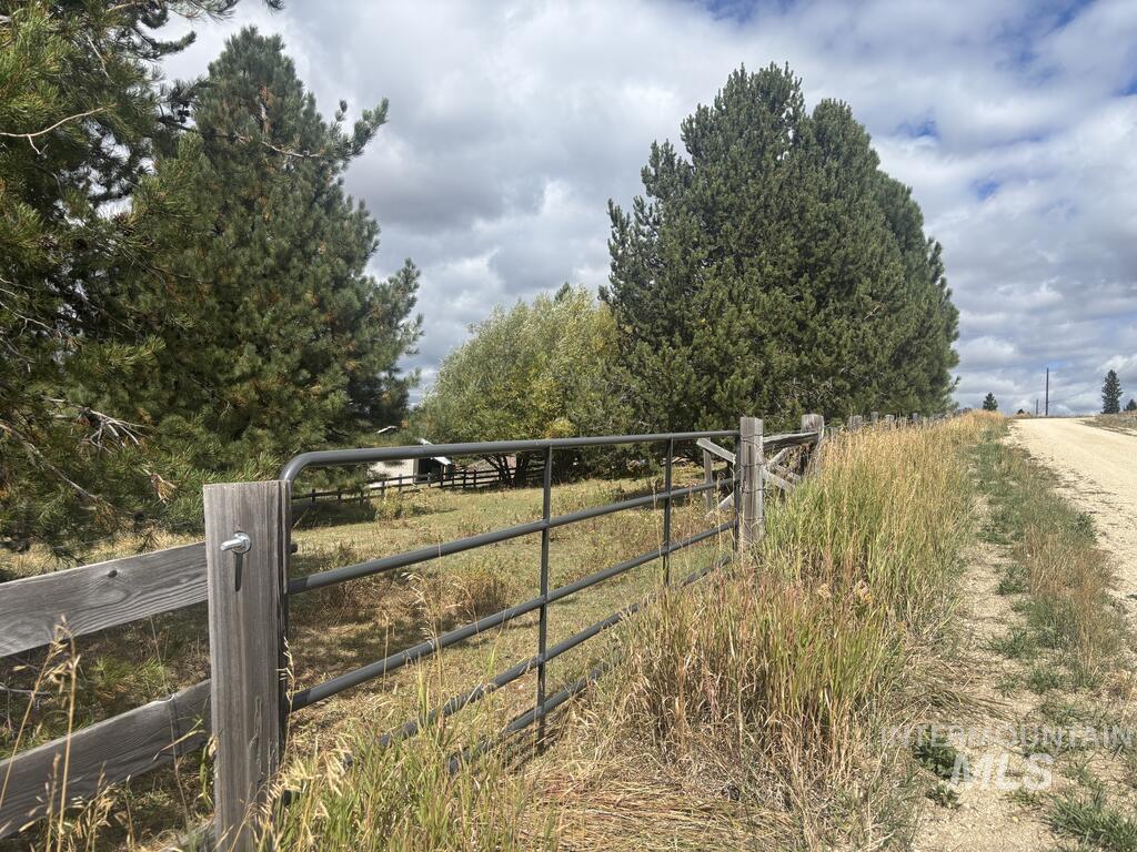 10092 Timberrim Drive, Cascade, Idaho 83611, 3 Bedrooms, 1 Bathroom, Residential For Sale, Price $549,900, 99001176