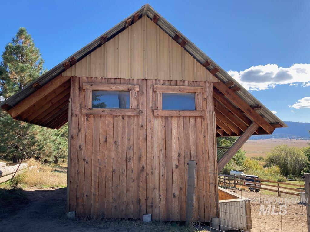 10092 Timberrim Drive, Cascade, Idaho 83611, 3 Bedrooms, 1 Bathroom, Residential For Sale, Price $549,900, 99001176