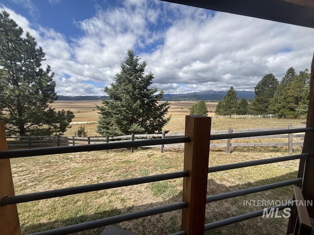 10092 Timberrim Drive, Cascade, Idaho 83611, 3 Bedrooms, 1 Bathroom, Residential For Sale, Price $549,900, 99001176