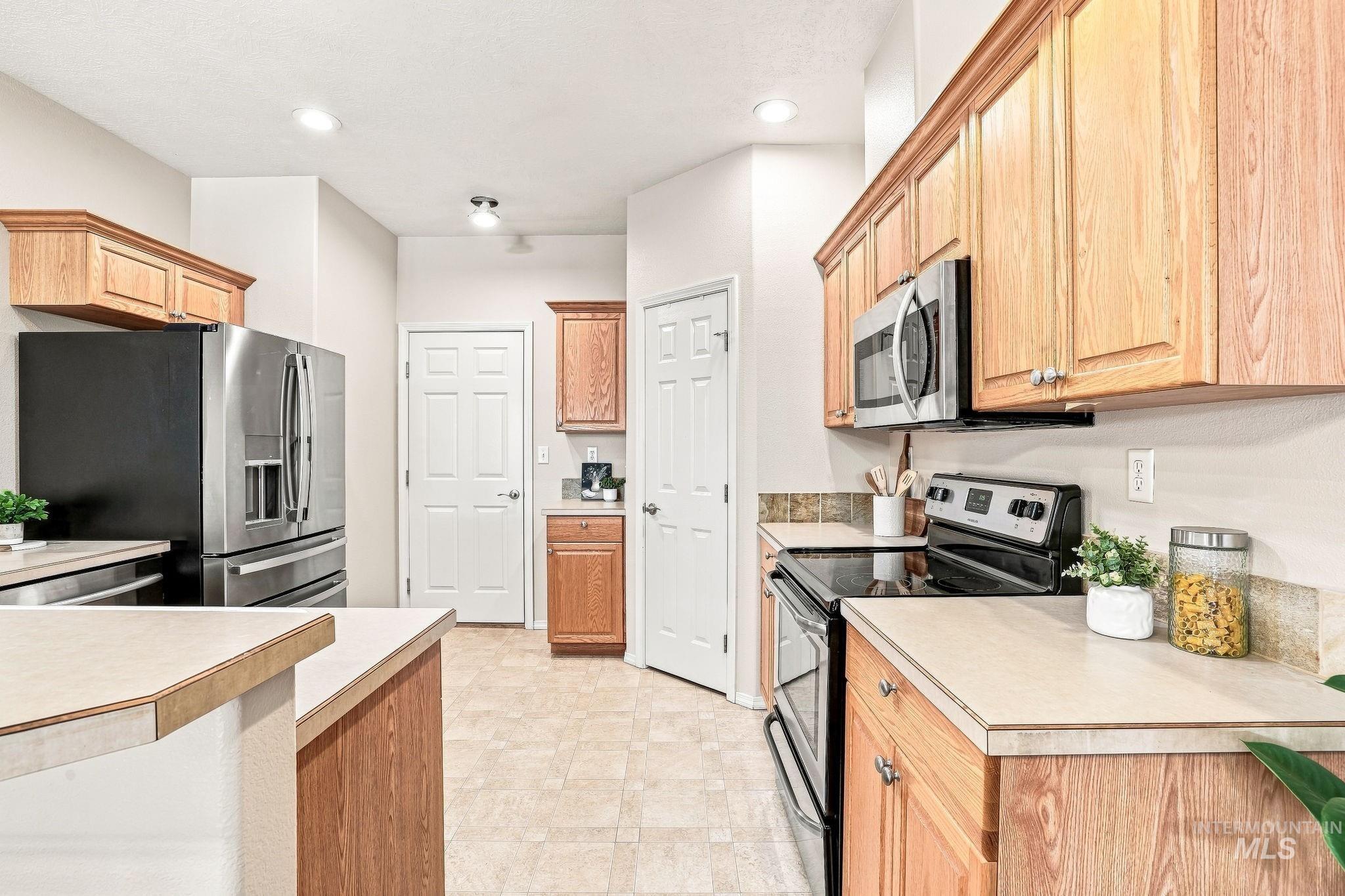 9482 W Granger Ct, Boise, Idaho 83704, 2 Bedrooms, 2 Bathrooms, Residential For Sale, Price $369,900, 99001179