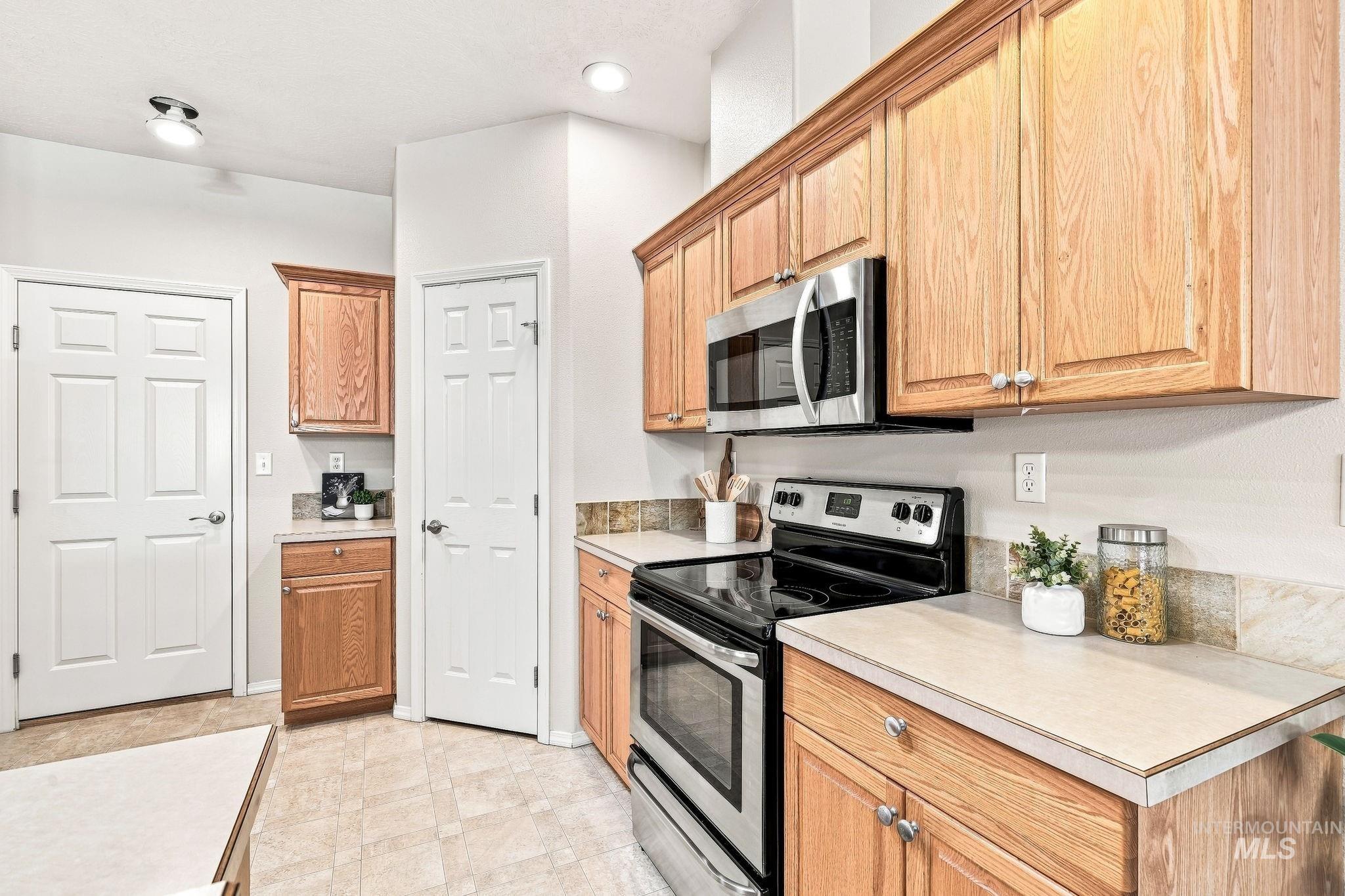 9482 W Granger Ct, Boise, Idaho 83704, 2 Bedrooms, 2 Bathrooms, Residential For Sale, Price $369,900, 99001179