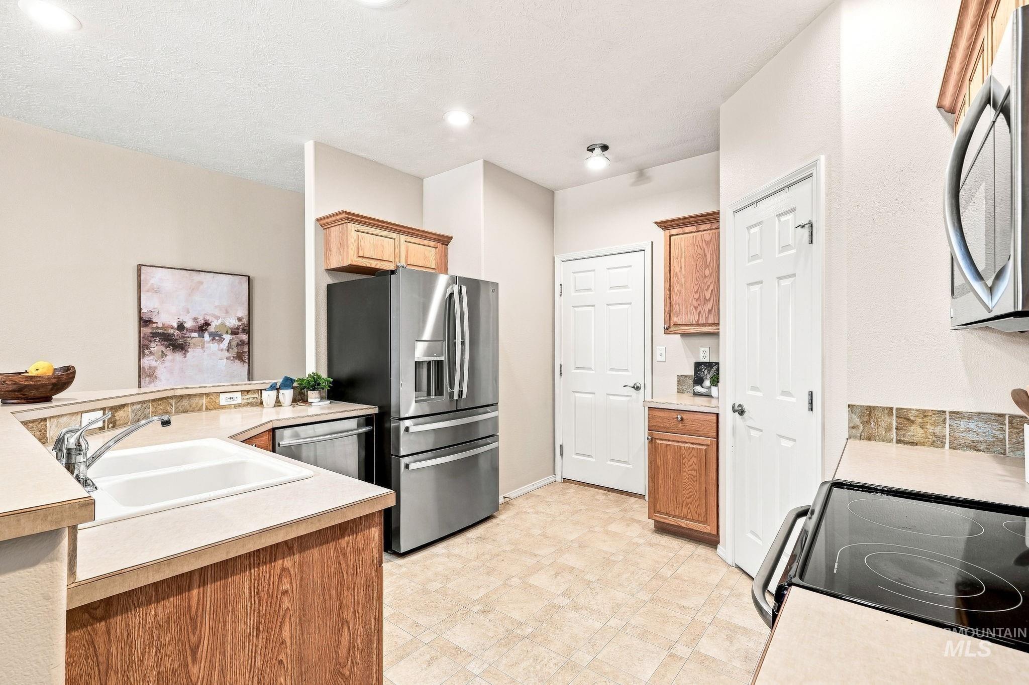 9482 W Granger Ct, Boise, Idaho 83704, 2 Bedrooms, 2 Bathrooms, Residential For Sale, Price $369,900, 99001179