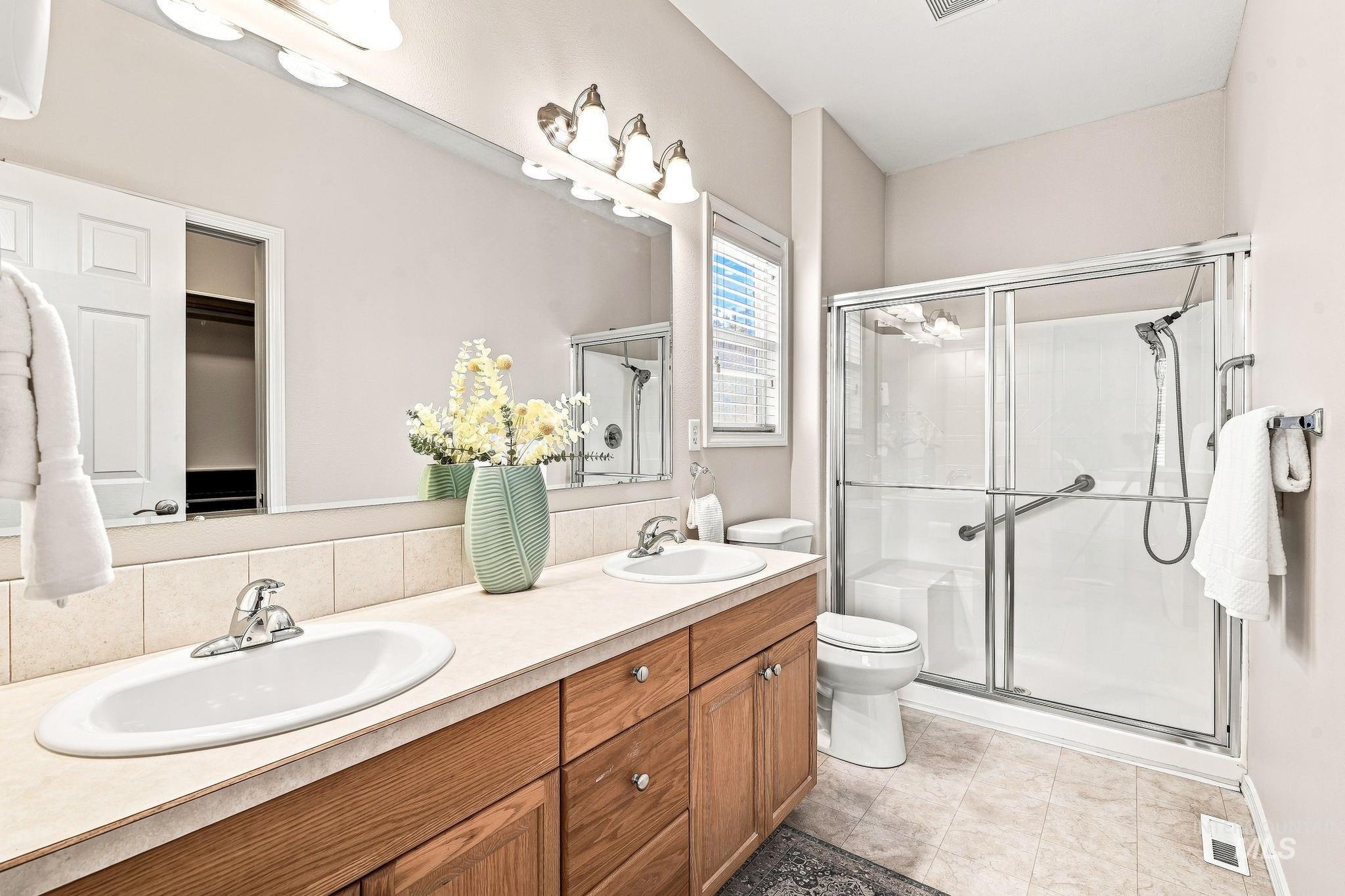 9482 W Granger Ct, Boise, Idaho 83704, 2 Bedrooms, 2 Bathrooms, Residential For Sale, Price $369,900, 99001179