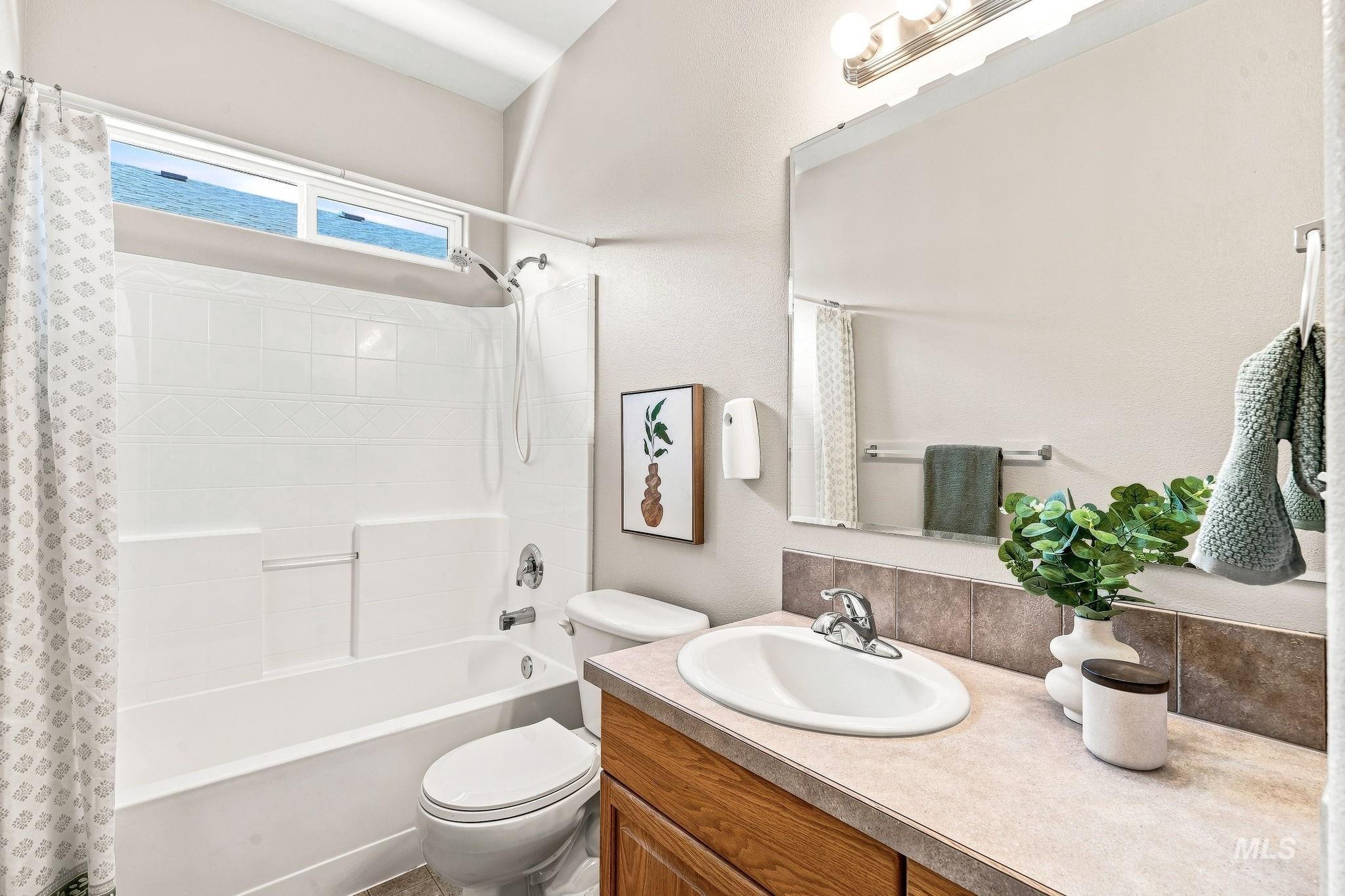 9482 W Granger Ct, Boise, Idaho 83704, 2 Bedrooms, 2 Bathrooms, Residential For Sale, Price $369,900, 99001179