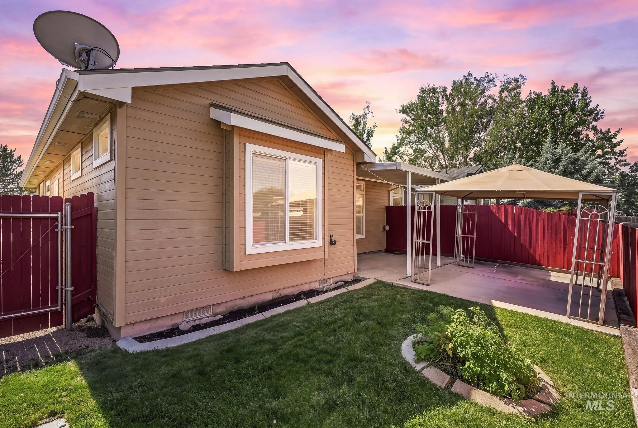 9482 W Granger Ct, Boise, Idaho 83704, 2 Bedrooms, 2 Bathrooms, Residential For Sale, Price $369,900, 99001179