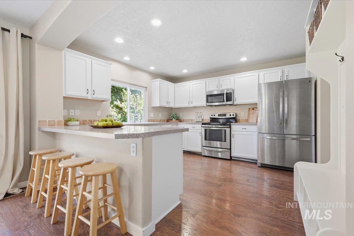 1340 N Golfview Way, Meridian, Idaho 83642, 4 Bedrooms, 2.5 Bathrooms, Residential For Sale, Price $526,600, 99001183