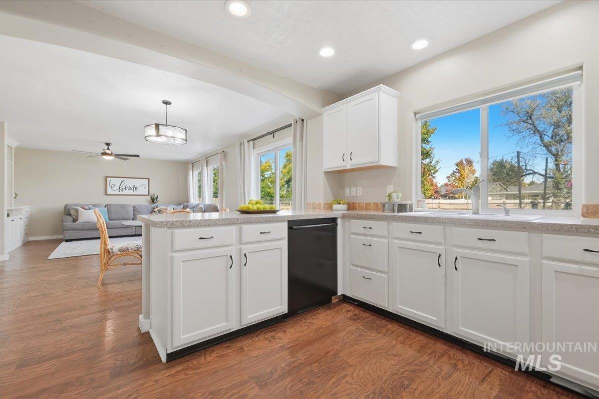 1340 N Golfview Way, Meridian, Idaho 83642, 4 Bedrooms, 2.5 Bathrooms, Residential For Sale, Price $526,600, 99001183