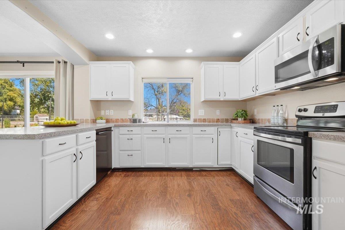 1340 N Golfview Way, Meridian, Idaho 83642, 4 Bedrooms, 2.5 Bathrooms, Residential For Sale, Price $526,600, 99001183