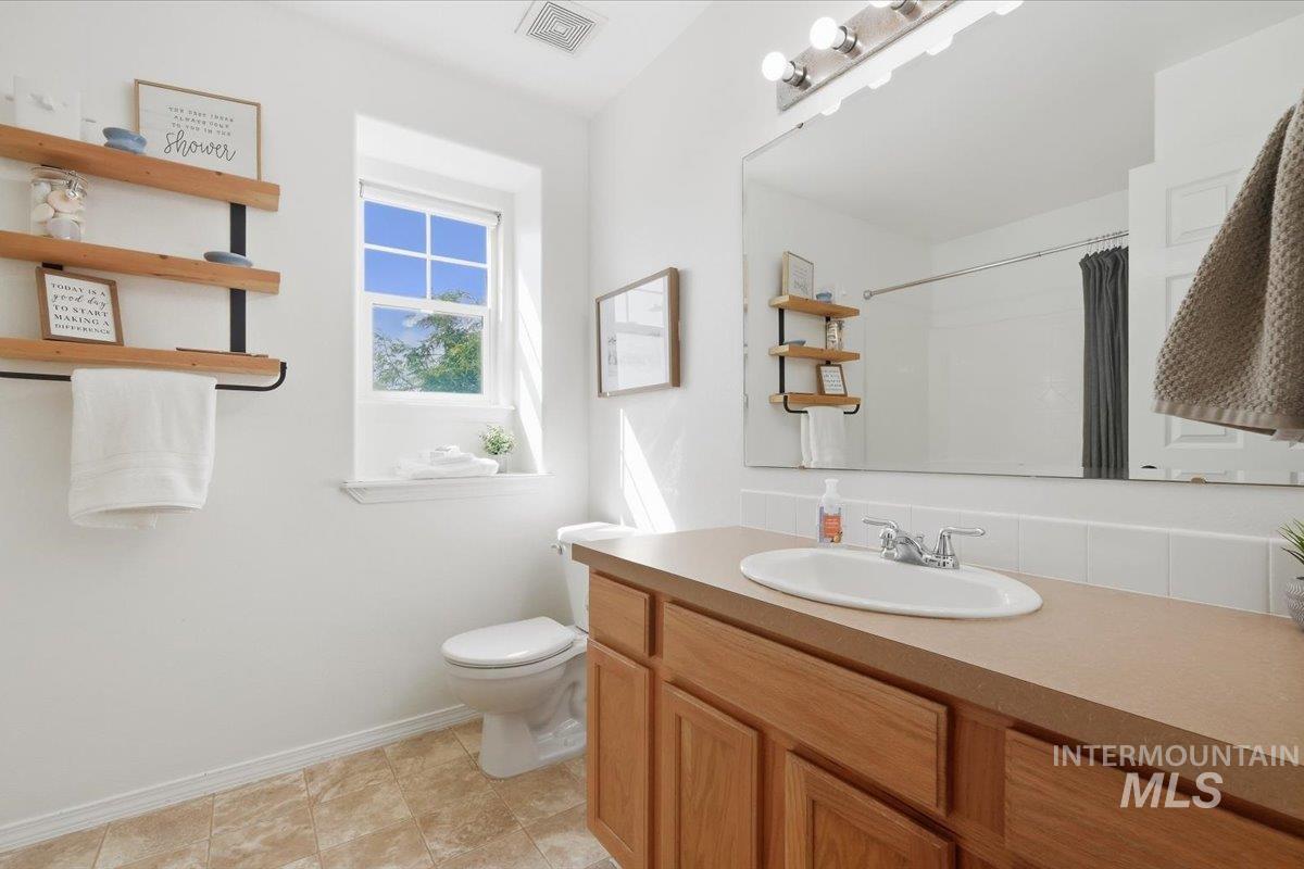 1340 N Golfview Way, Meridian, Idaho 83642, 4 Bedrooms, 2.5 Bathrooms, Residential For Sale, Price $526,600, 99001183