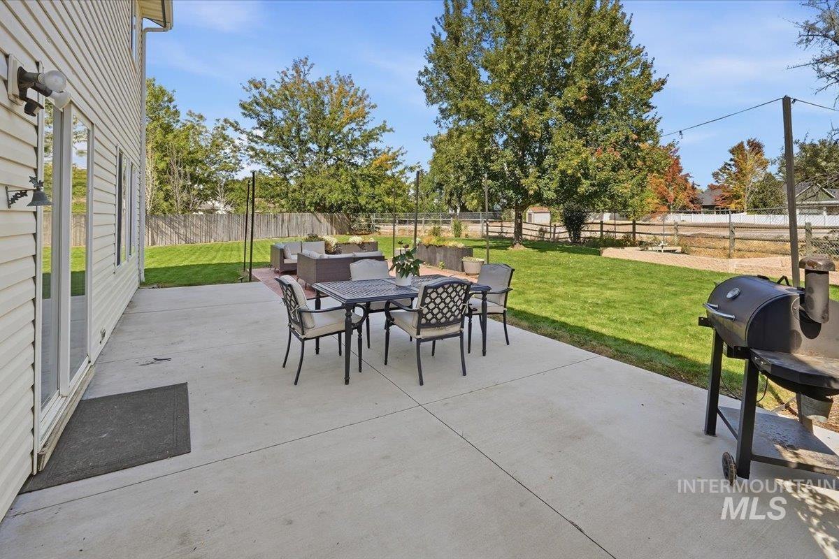 1340 N Golfview Way, Meridian, Idaho 83642, 4 Bedrooms, 2.5 Bathrooms, Residential For Sale, Price $526,600, 99001183
