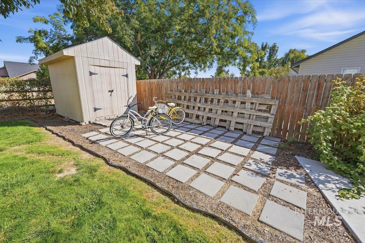 1340 N Golfview Way, Meridian, Idaho 83642, 4 Bedrooms, 2.5 Bathrooms, Residential For Sale, Price $526,600, 99001183