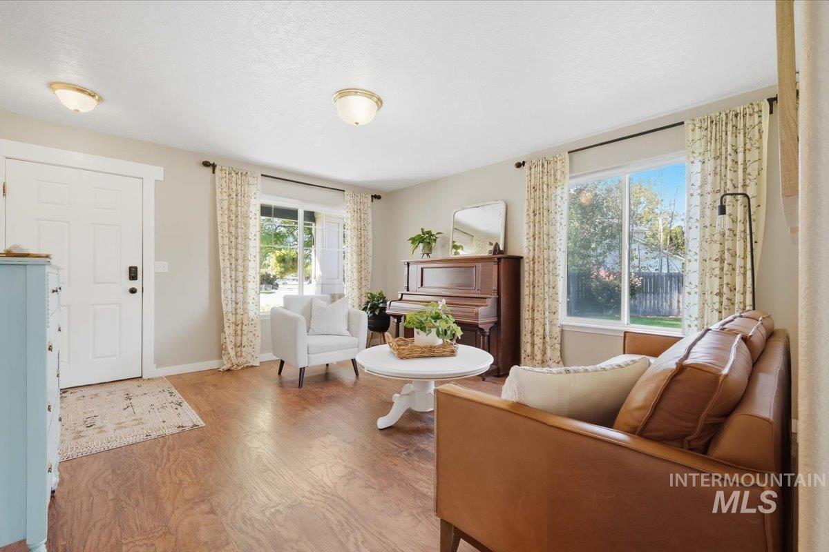 1340 N Golfview Way, Meridian, Idaho 83642, 4 Bedrooms, 2.5 Bathrooms, Residential For Sale, Price $526,600, 99001183