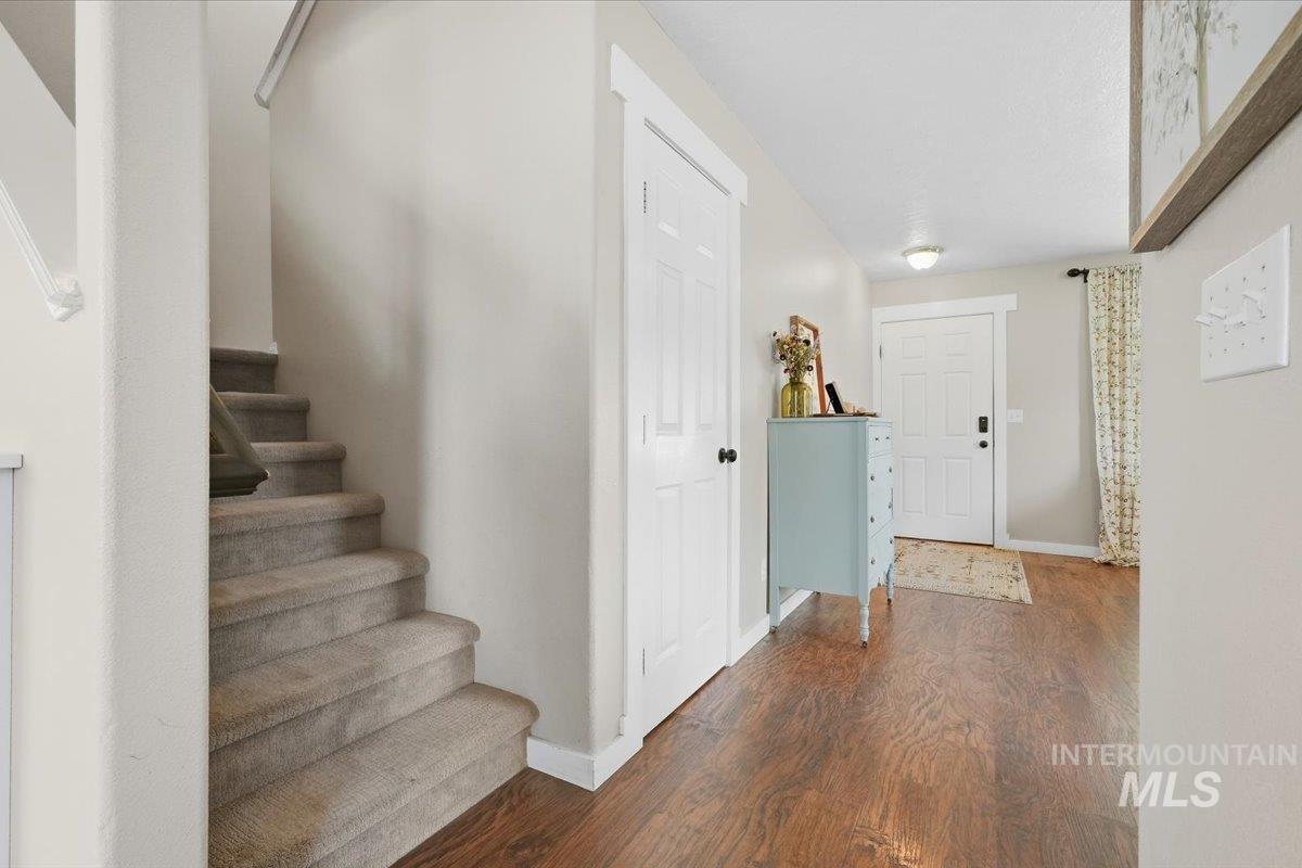 1340 N Golfview Way, Meridian, Idaho 83642, 4 Bedrooms, 2.5 Bathrooms, Residential For Sale, Price $526,600, 99001183