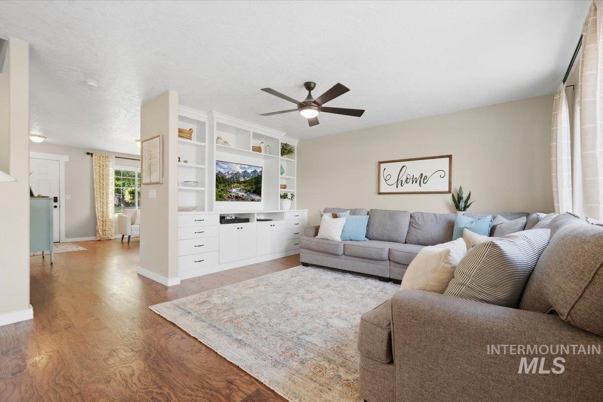 1340 N Golfview Way, Meridian, Idaho 83642, 4 Bedrooms, 2.5 Bathrooms, Residential For Sale, Price $526,600, 99001183