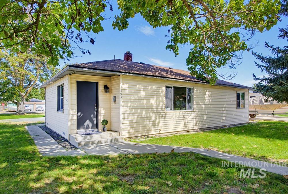 1303 Willow St, Caldwell, Idaho 83605, 3 Bedrooms, 1.5 Bathrooms, Residential For Sale, Price $299,900, 99001187