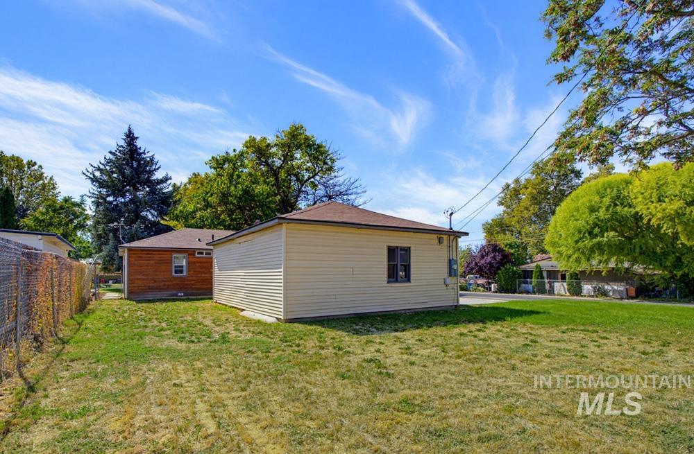 1303 Willow St, Caldwell, Idaho 83605, 3 Bedrooms, 1.5 Bathrooms, Residential For Sale, Price $299,900, 99001187