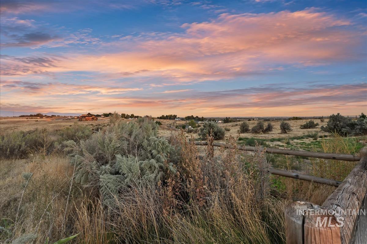 24398 Tombstone Ridge Ct, Middleton, Idaho 83644, 4 Bedrooms, 2.5 Bathrooms, Residential For Sale, Price $999,900, 99001189