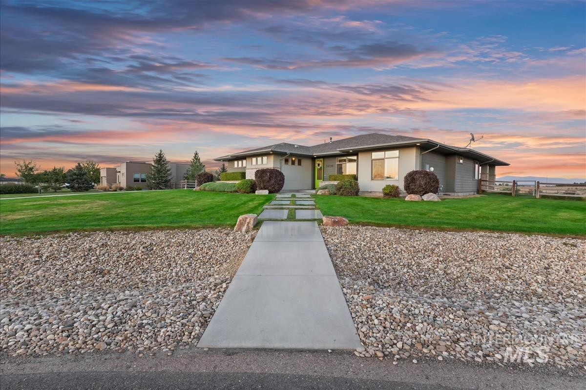 24398 Tombstone Ridge Ct, Middleton, Idaho 83644, 4 Bedrooms, 2.5 Bathrooms, Residential For Sale, Price $999,900, 99001189