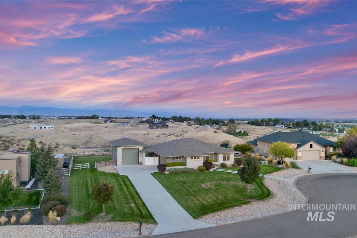 24398 Tombstone Ridge Ct, Middleton, Idaho 83644, 4 Bedrooms, 2.5 Bathrooms, Residential For Sale, Price $999,900, 99001189