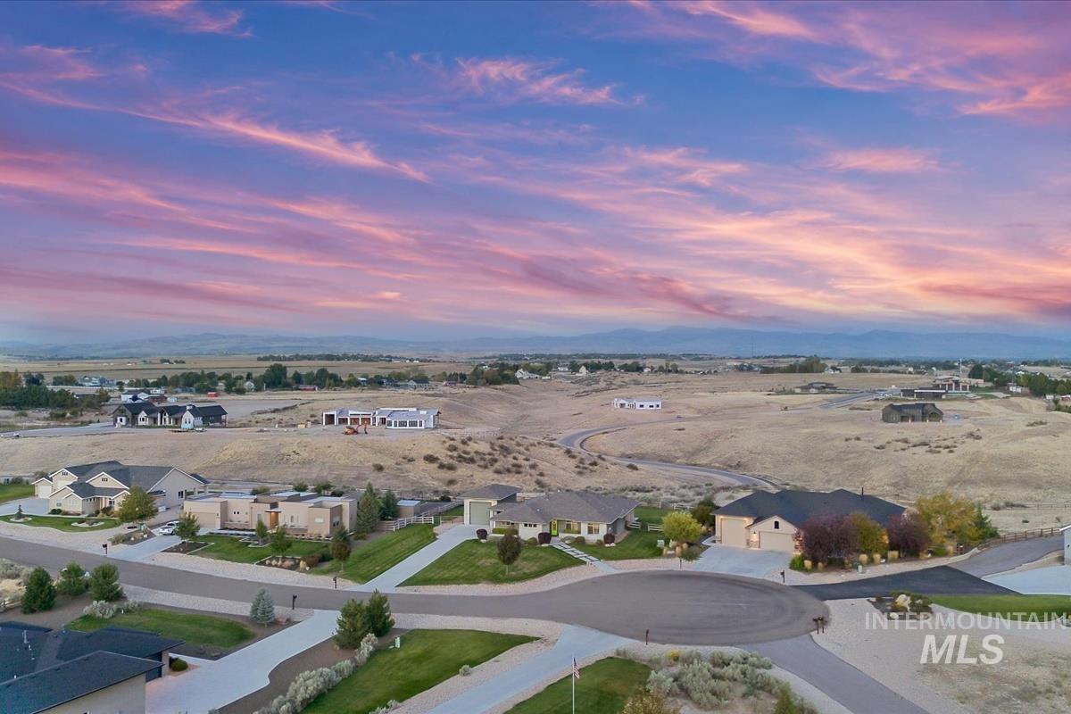 24398 Tombstone Ridge Ct, Middleton, Idaho 83644, 4 Bedrooms, 2.5 Bathrooms, Residential For Sale, Price $999,900, 99001189