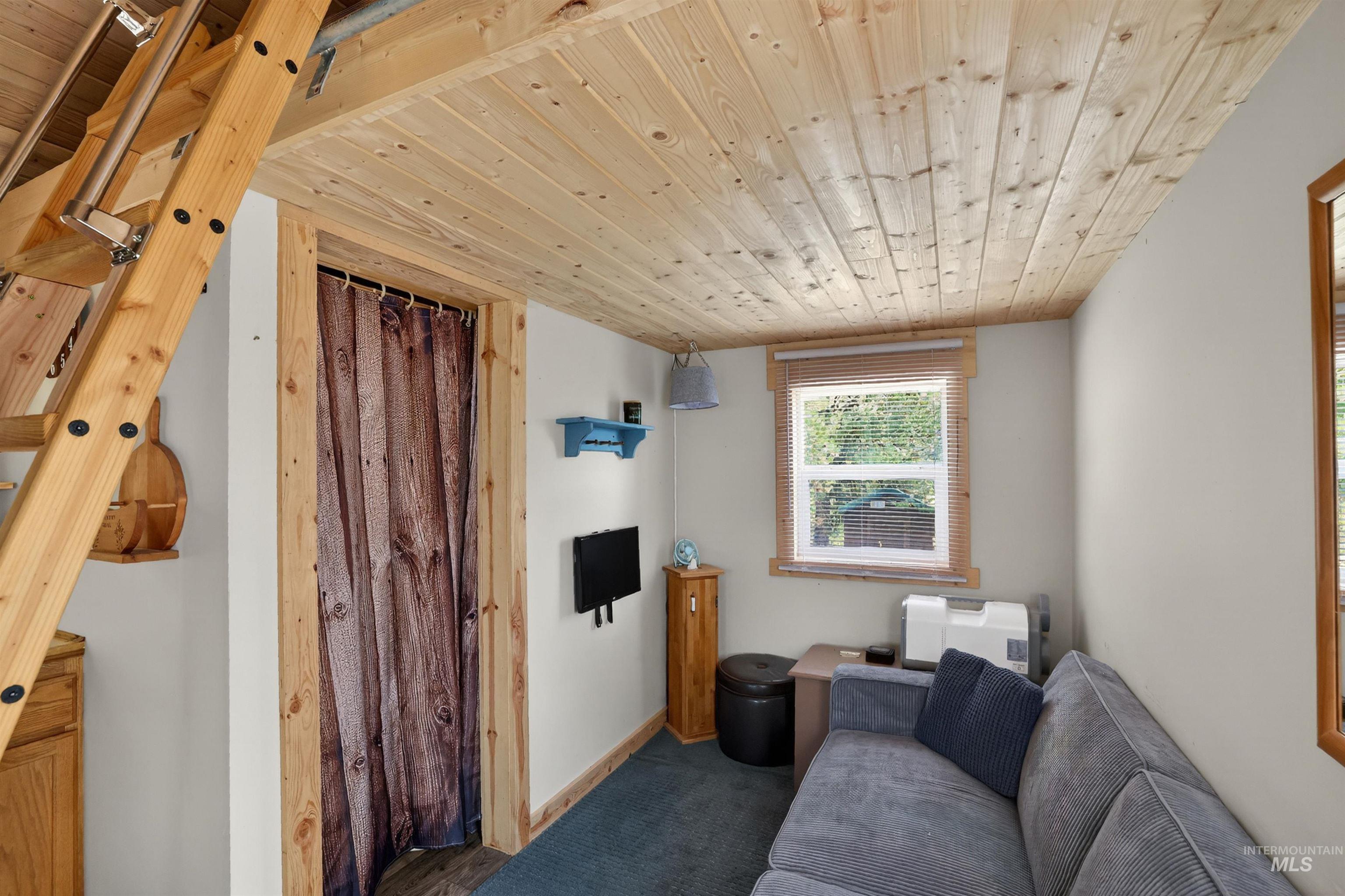 506 Hilltop Rd, Cascade, Idaho 83611, 1 Bathroom, Residential For Sale, Price $170,900, 99001196