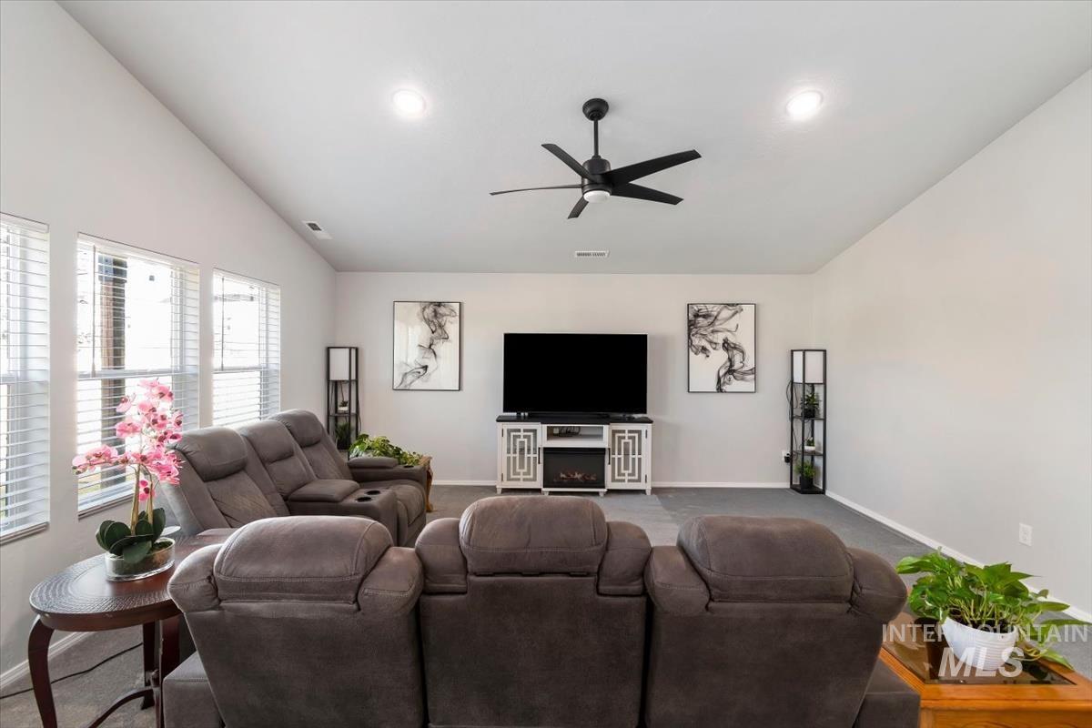 11194 Newton St, Caldwell, Idaho 83605, 4 Bedrooms, 2 Bathrooms, Residential For Sale, Price $424,900, 99001197