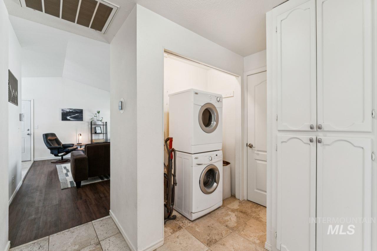 3055 S Virginia Ave, Boise, Idaho 83705, 2 Bedrooms, 1 Bathroom, Residential For Sale, Price $369,000, 99001206
